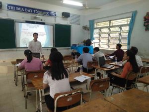 Thầy Trịnh Thế Hậu - PHT nhà trường phát biểu trước buổi sinh hoạt chuyên đề